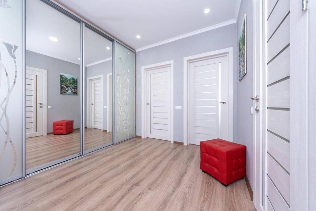 Квартира Люкс В Жк Лебединый, Ул. Ревуцкого 40 Г Kyiv Exterior photo